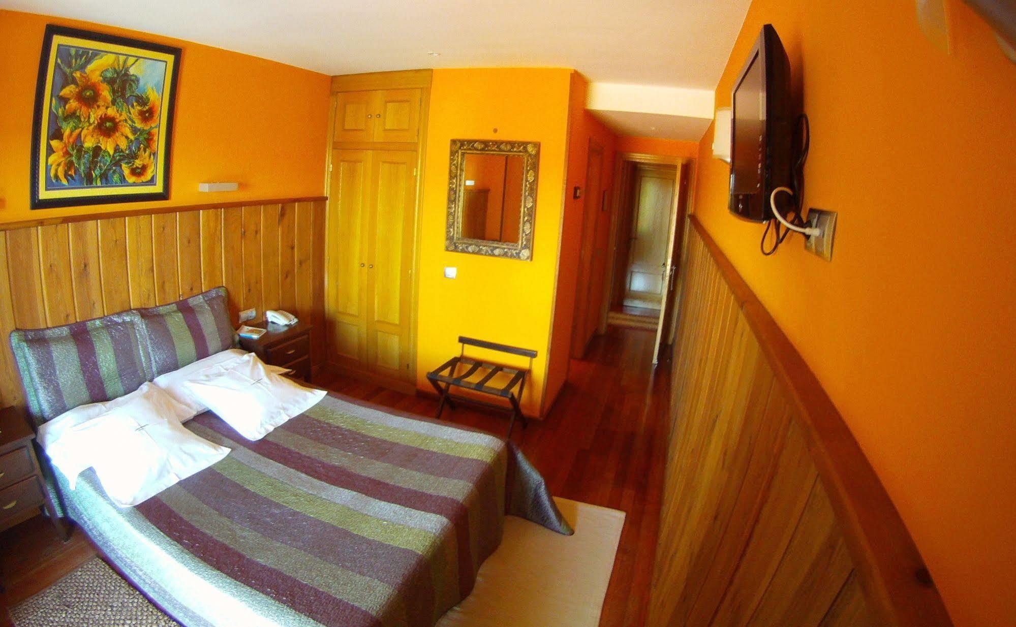 Hotel Rural Cuartamenteru Poo De Llanes Exteriör bild